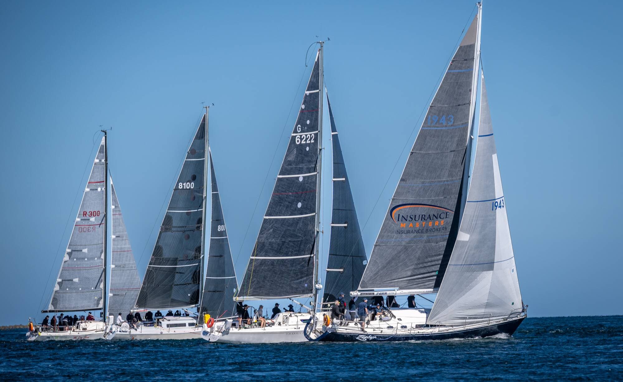 The Dog House, Honey Pot, Voodoo Child and Zephyr taking off from the start line.